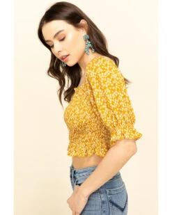 Loveriche Women's Floral Print Smocked Crop Top 8 Loveriche Women's Floral Print Smocked Crop Top -Ariat Western Outlet Store 2000327370 702 P3