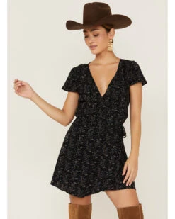 Beyond The Radar Women's Black Ditsy Floral Print Romper  -Ariat Western Outlet Store 2000365051 001 P4