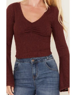 Shyanne Women's Deep V-Neck Bell Sleeve Crop Top -Ariat Western Outlet Store 2000373000 646 P3