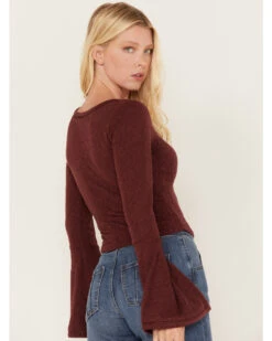 Shyanne Women's Deep V-Neck Bell Sleeve Crop Top -Ariat Western Outlet Store 2000373000 646 P4