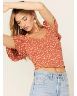 Beyond The Radar Women's Floral Print Smocked Top -Ariat Western Outlet Store 2000375602 220 P4
