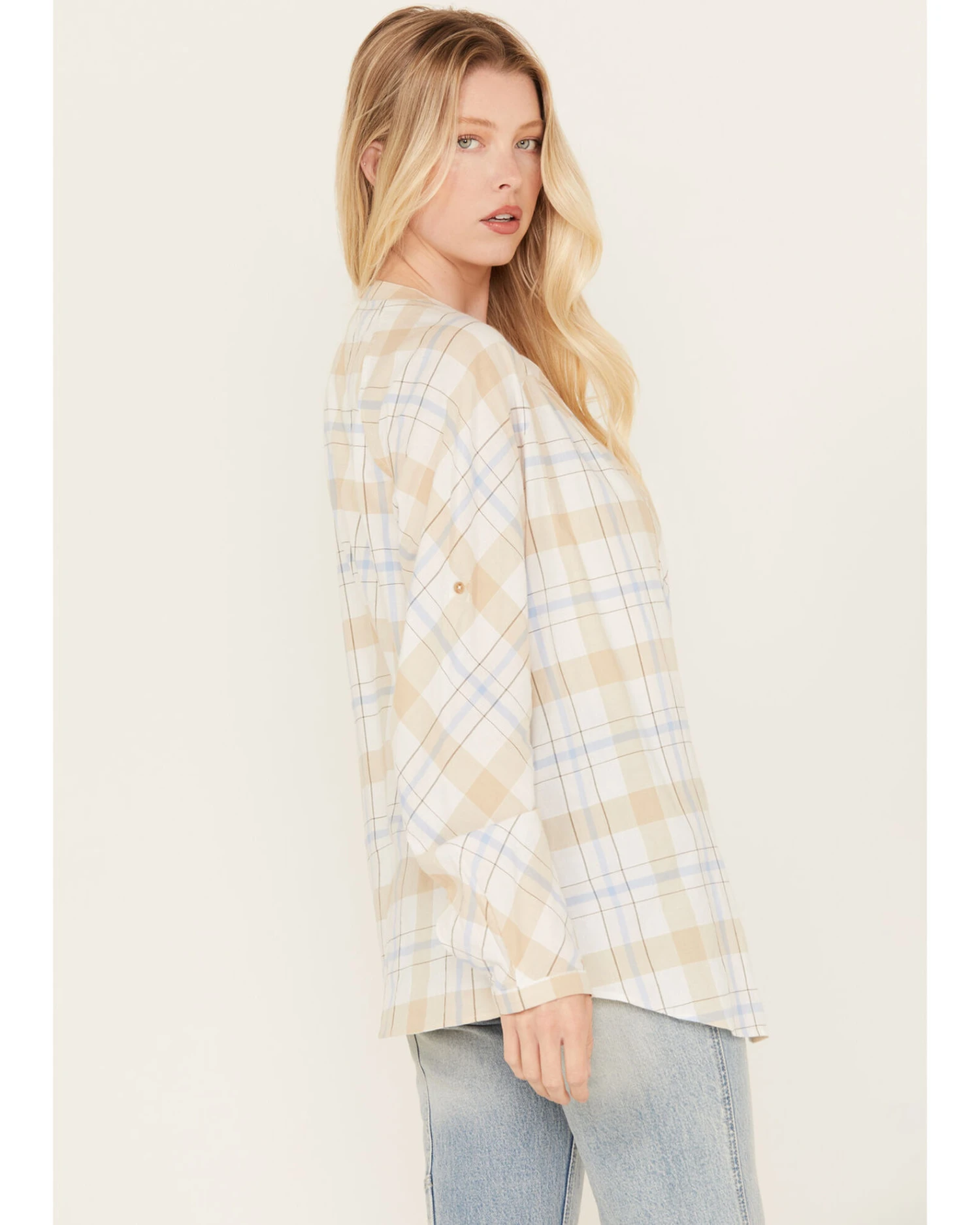 Cleo + Wolf Women's Oversized Plaid Print Button Up 4 Cleo + Wolf Women's Oversized Plaid Print Button Up - Image 4
